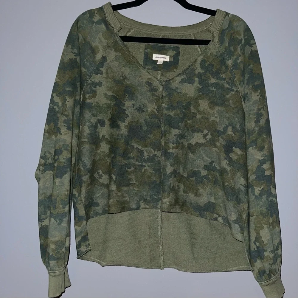 Anthropologie x Pilcro Green Camo Reworked Popover Top Small - Picture 2 of 3